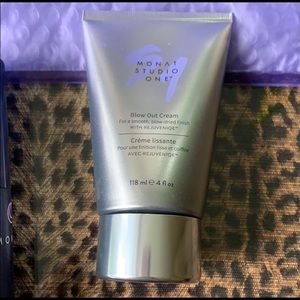 Monat Blow Out Cream